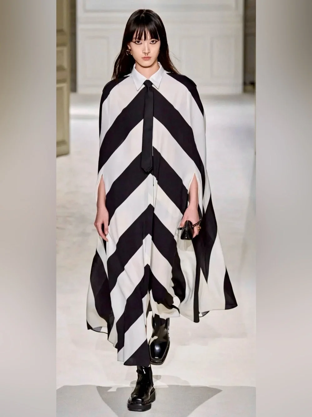 VALENTINO CHEVRON SILK CAPE  DRESS IN BLACK AND WHITE - Picture 3 of 15